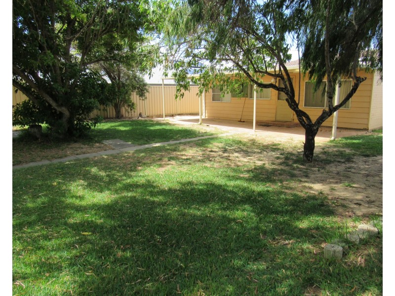 8 Scott Road, Safety Bay WA 6169