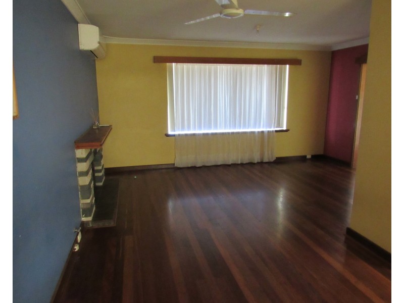 8 Scott Road, Safety Bay WA 6169