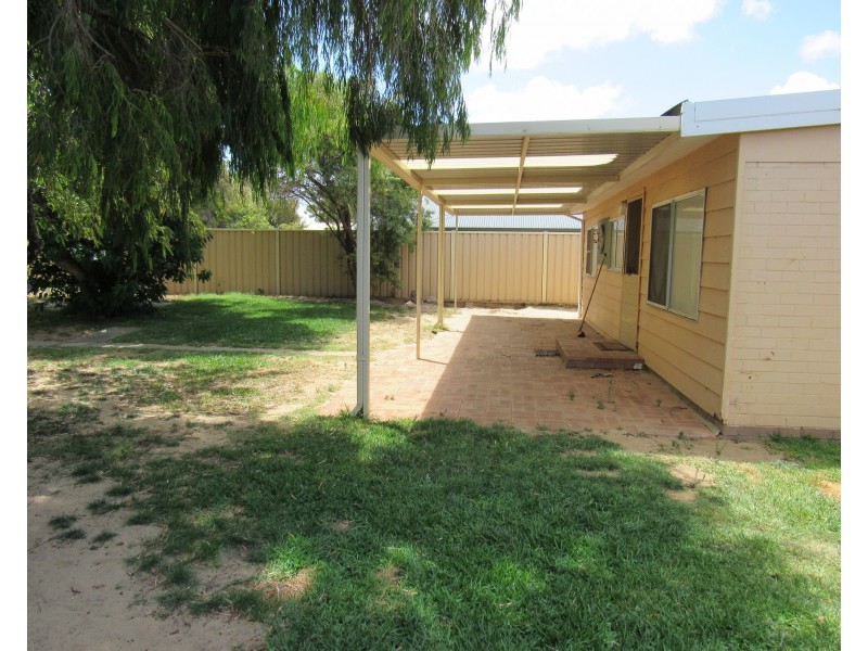 8 Scott Road, Safety Bay WA 6169