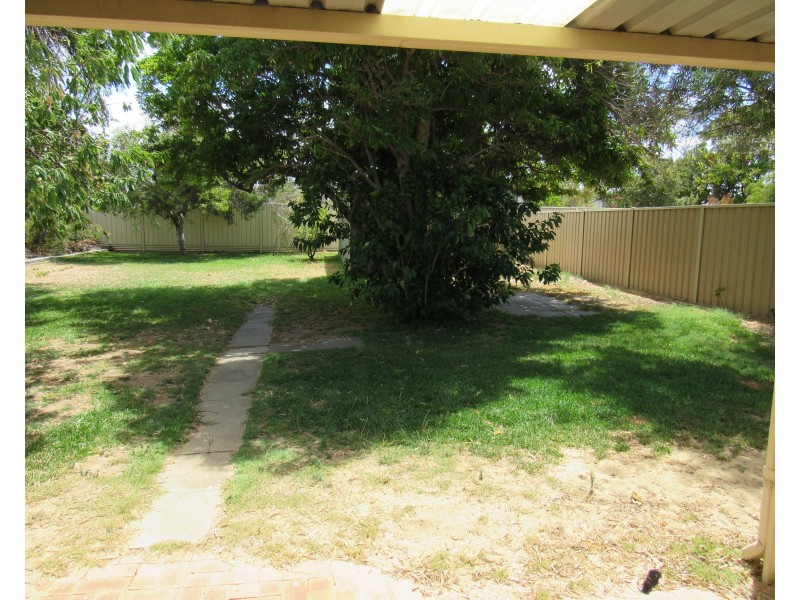 8 Scott Road, Safety Bay WA 6169