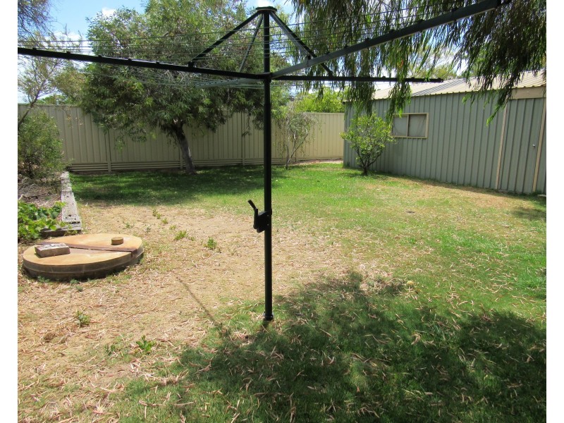 8 Scott Road, Safety Bay WA 6169