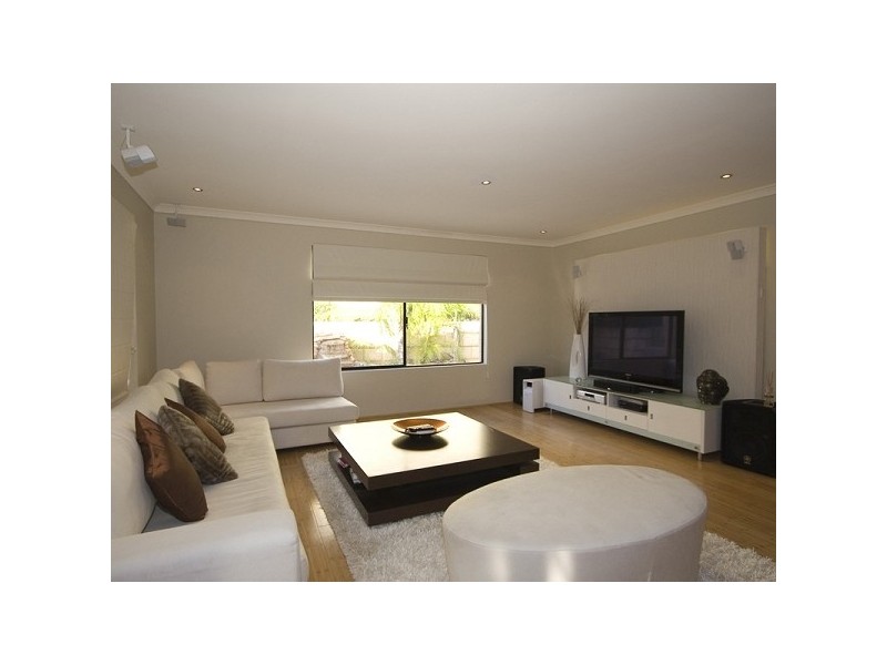 10 BELIZE WAY, Mindarie WA 6030