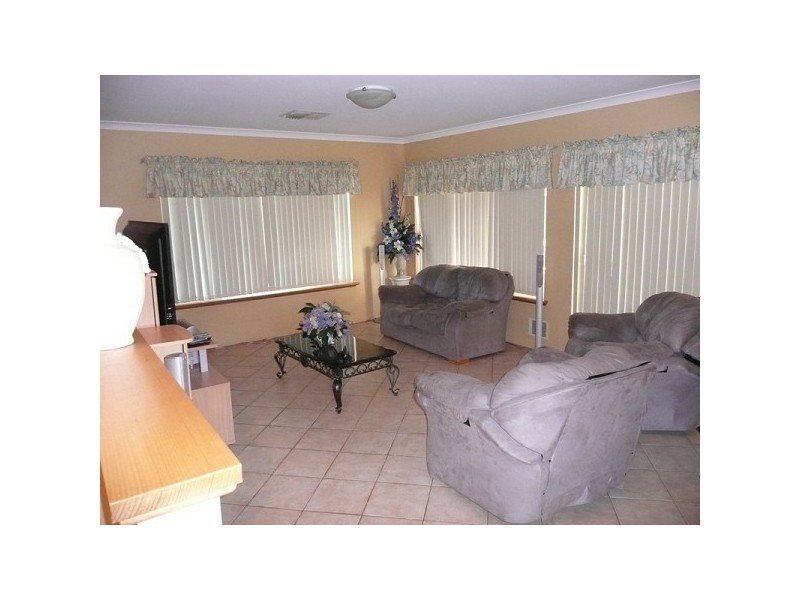 15 Berrington Pass, Quinns Rocks WA 6030