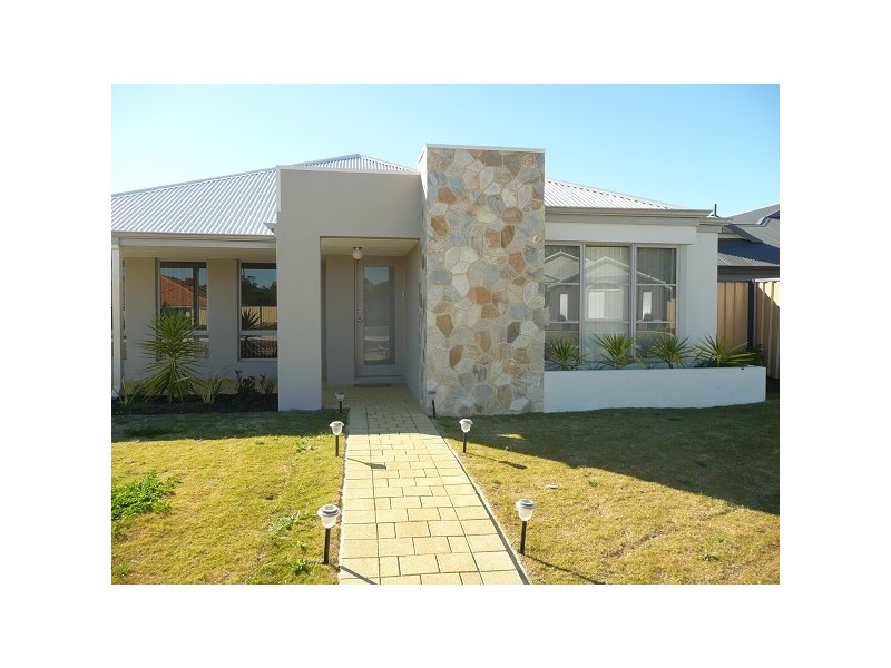 8 Grallina way, Tapping WA 6065