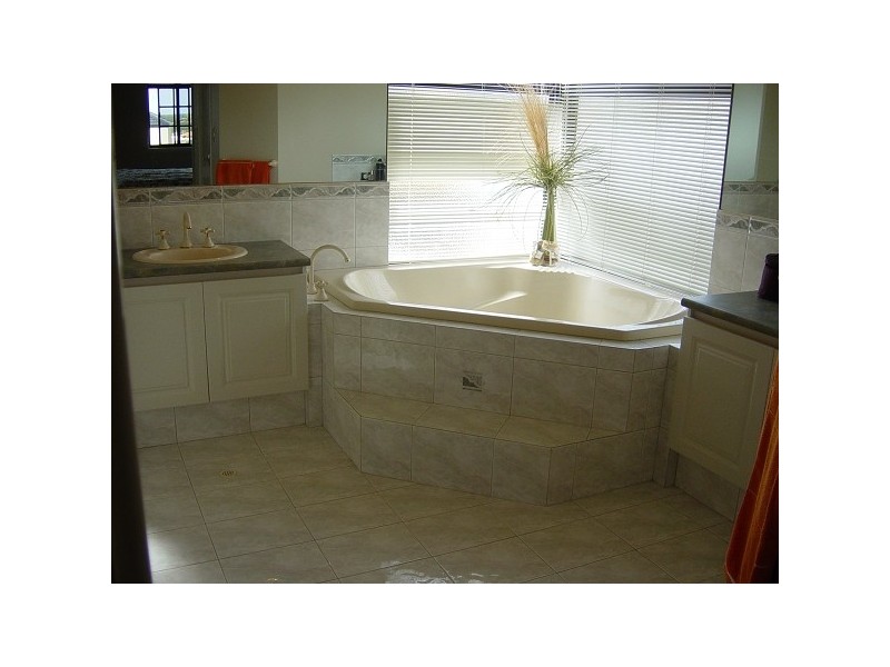 15 Rochester Drive, Mindarie WA 6030