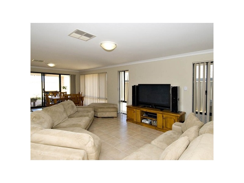 22 Ardglass Gardens, Ridgewood WA 6030