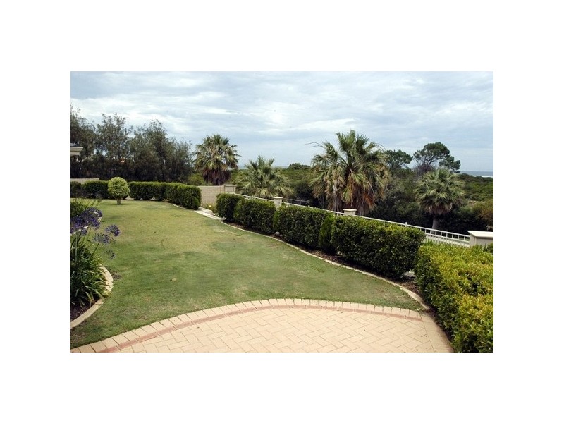 14 Crofton Cove, Mindarie WA 6030