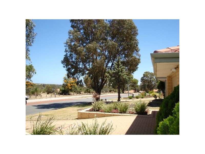 16 Macnaughton Crescent, Kinross WA 6028