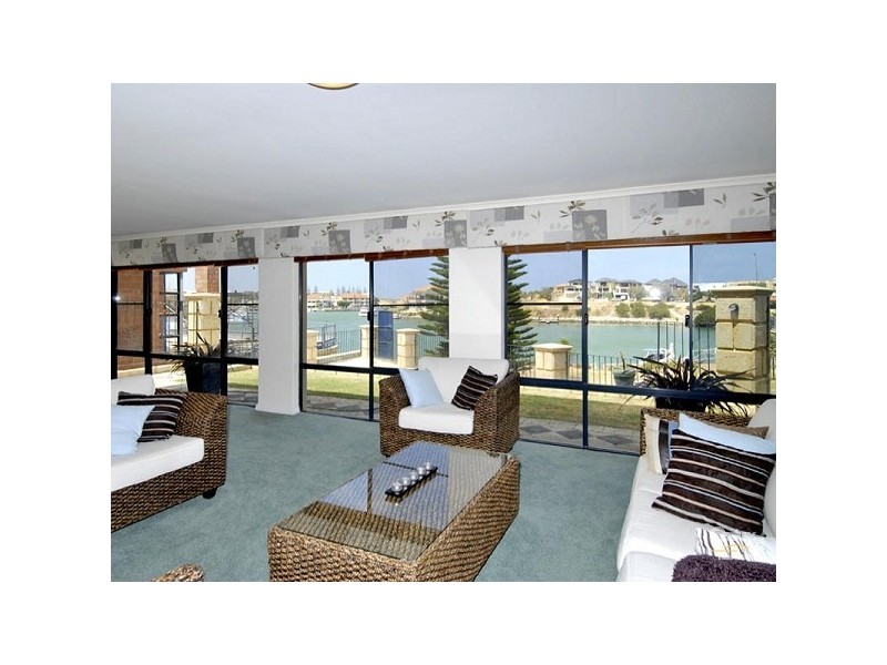 2 Kings Lynn Rise, Mindarie WA 6030