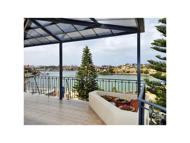 2 Kings Lynn Rise, Mindarie WA 6030