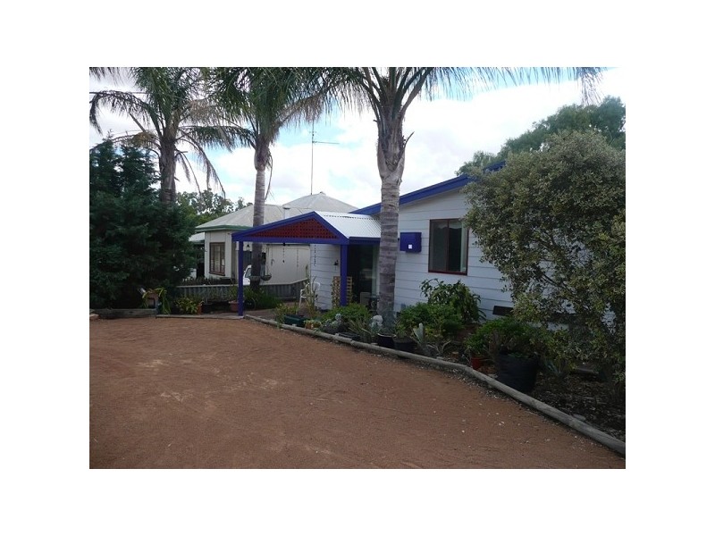 13 Yulgering Road, Calingiri WA 6569