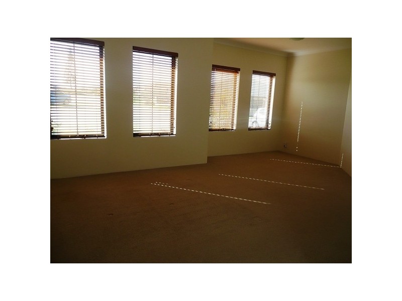 21 Kilbourne Ave, Quinns Rocks WA 6030