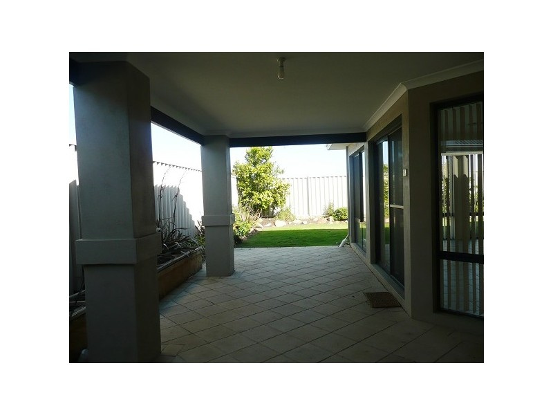 21 Kilbourne Ave, Quinns Rocks WA 6030