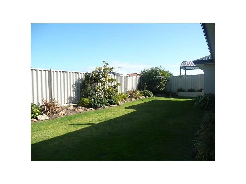 21 Kilbourne Ave, Quinns Rocks WA 6030