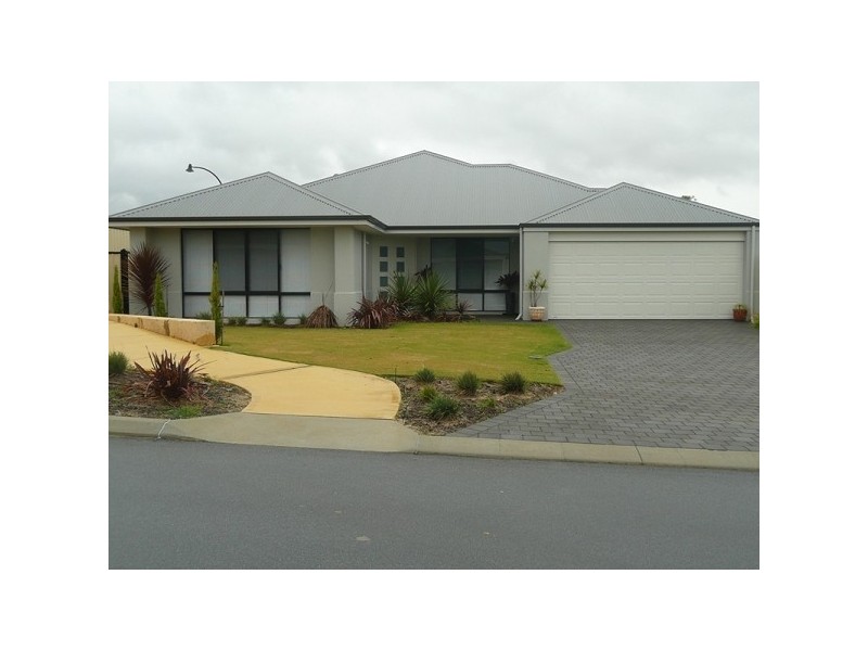 8 Hacienda Drive, Clarkson WA 6030