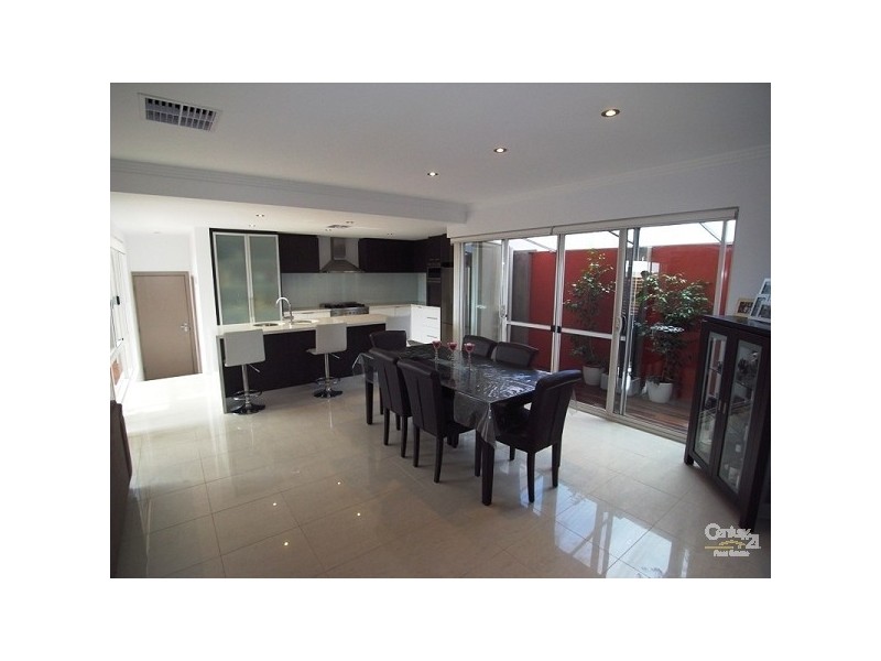 20 Ocean Falls Boulevard, Mindarie WA 6030