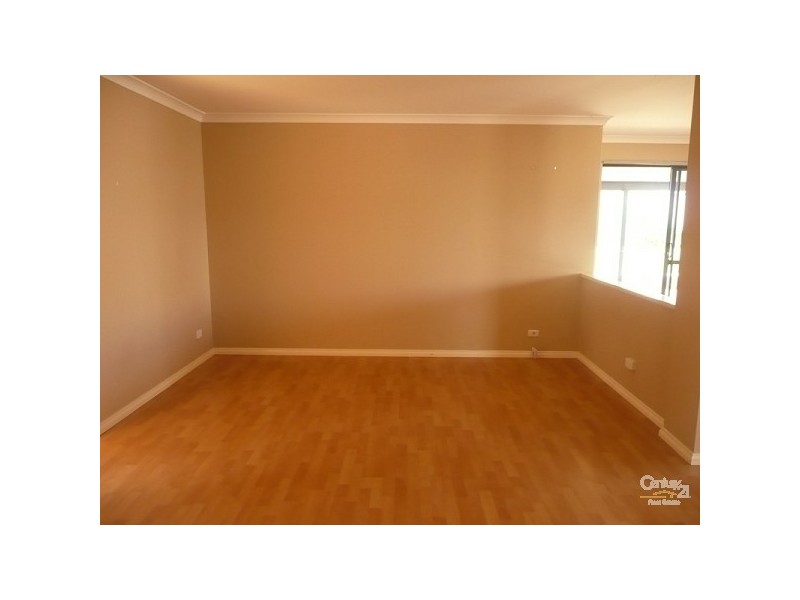 15 Carwoola Circle, Carramar WA 6031