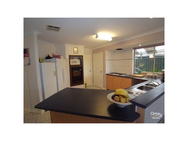 8 Falkirk Court, Kinross WA 6028