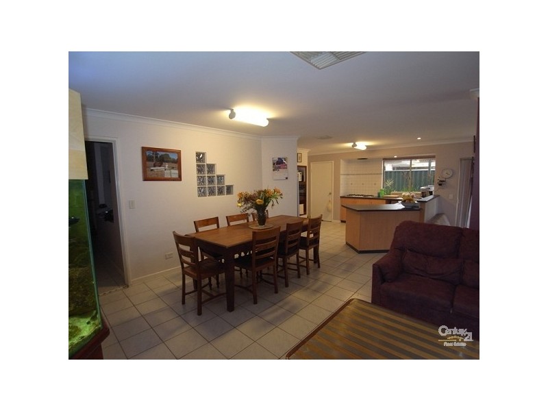 8 Falkirk Court, Kinross WA 6028