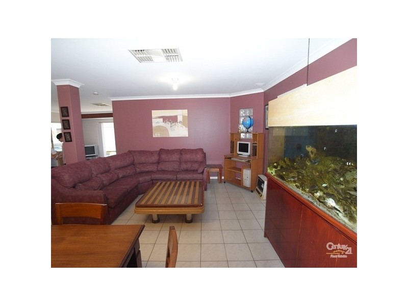 8 Falkirk Court, Kinross WA 6028