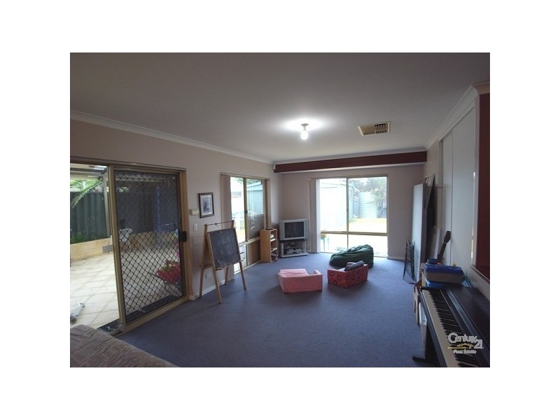 8 Falkirk Court, Kinross WA 6028