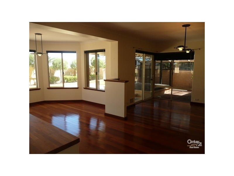 2 Rochester Drive, Mindarie WA 6030