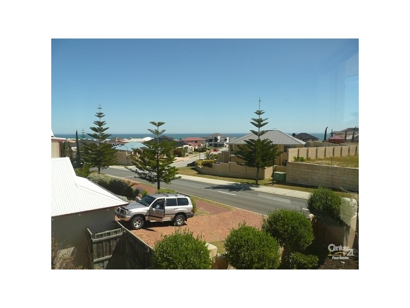 2 Rochester Drive, Mindarie WA 6030