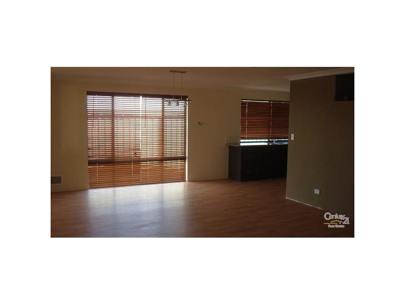 16 Grandoak drive, Clarkson WA 6030