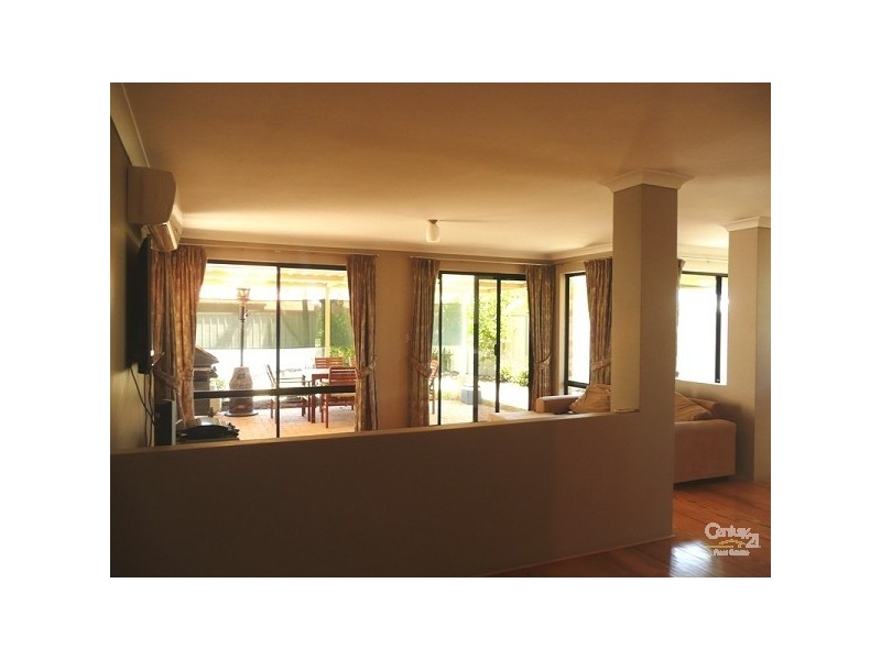 16 Eastleigh loop, Currambine WA 6028