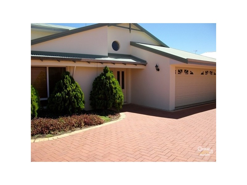 21A Holyhead Green, Mindarie WA 6030