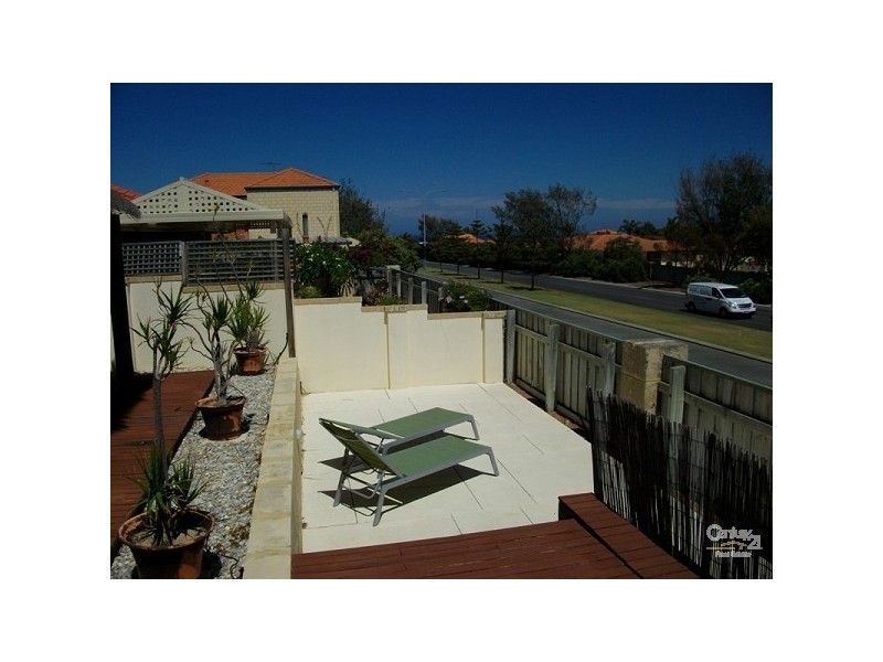 21A Holyhead Green, Mindarie WA 6030