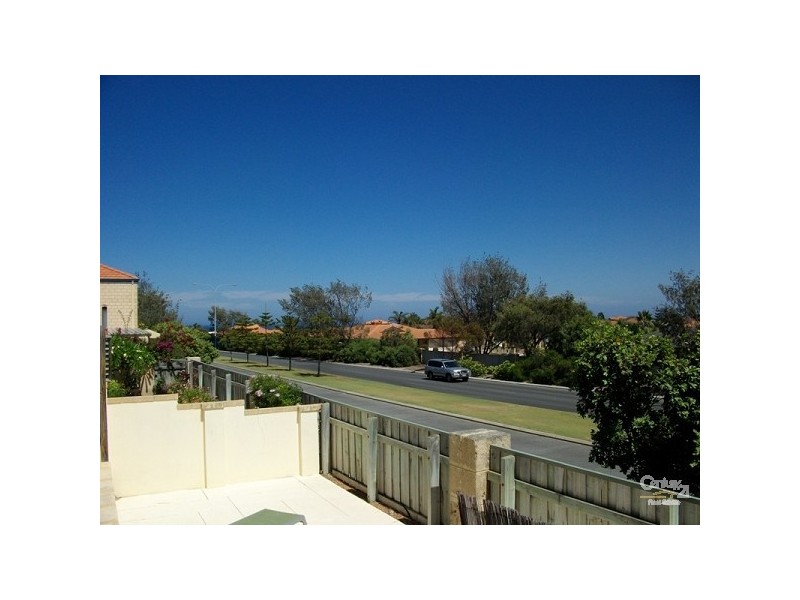 21A Holyhead Green, Mindarie WA 6030