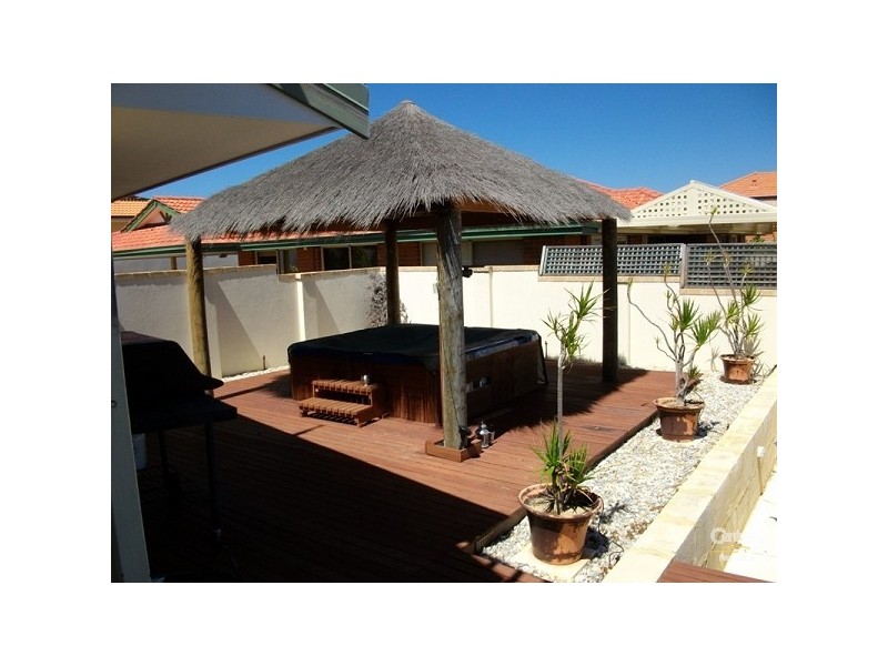 21A Holyhead Green, Mindarie WA 6030