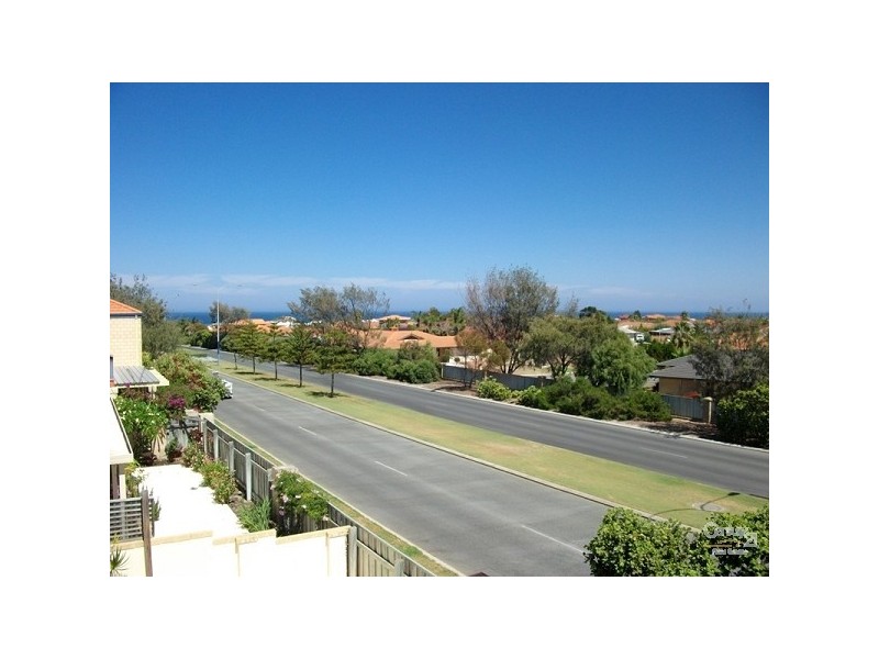 21A Holyhead Green, Mindarie WA 6030