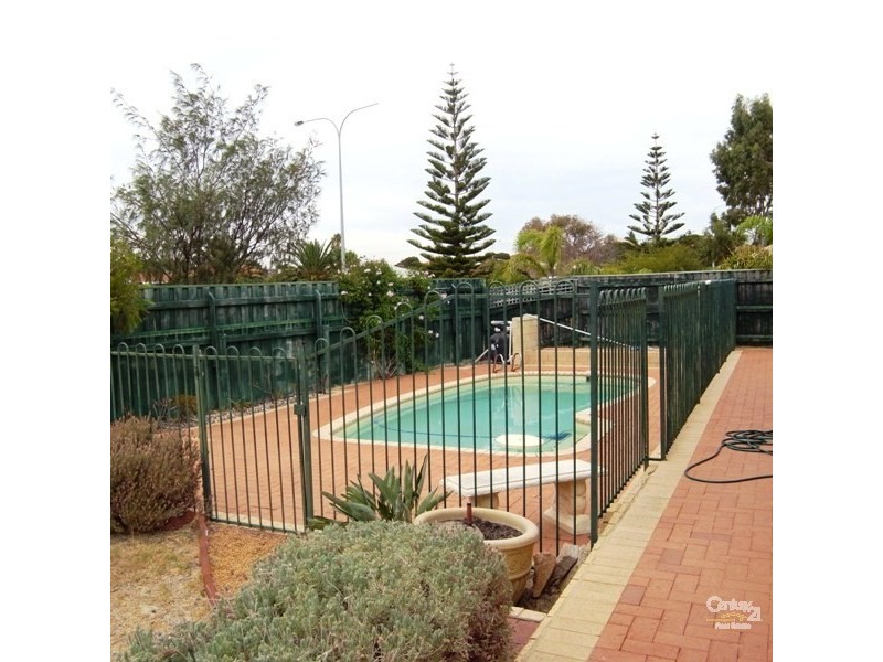 19 Pinegrove Mews, Currambine WA 6028