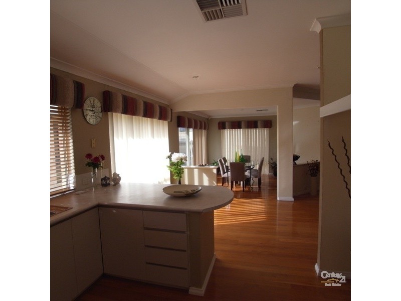 8 Ostend Parade, Mindarie WA 6030