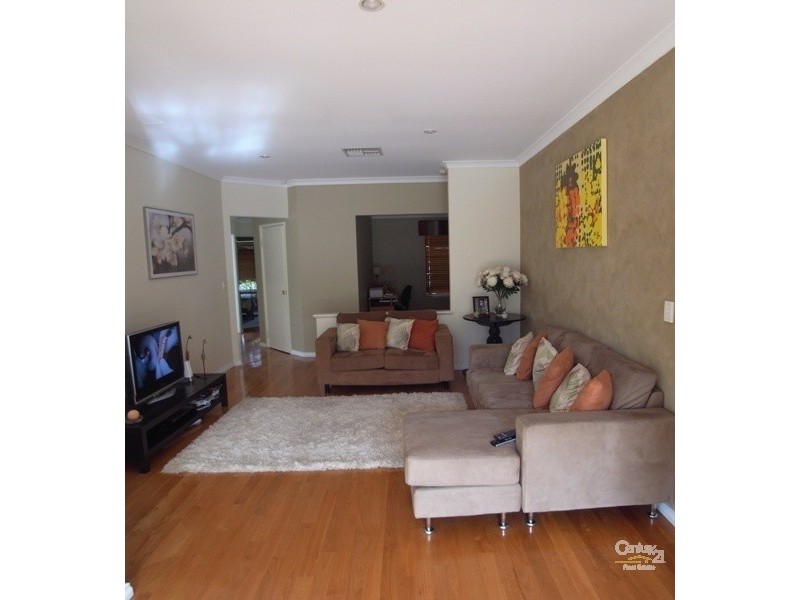 8 Ostend Parade, Mindarie WA 6030