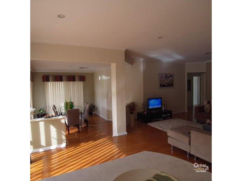 8 Ostend Parade, Mindarie WA 6030