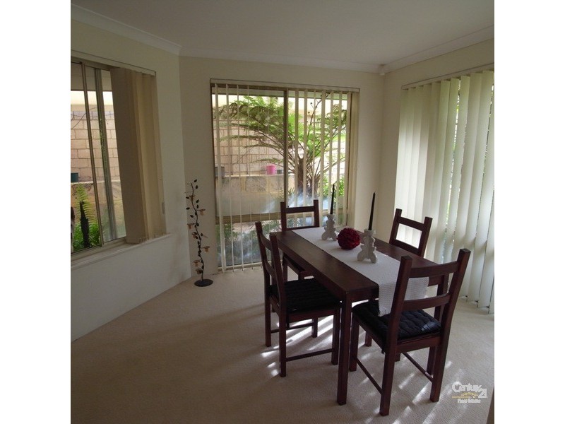 8 Ostend Parade, Mindarie WA 6030