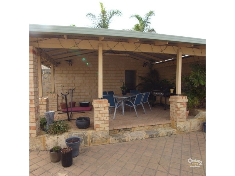 8 Ostend Parade, Mindarie WA 6030