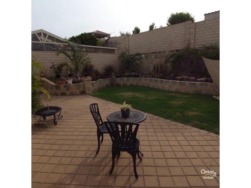 8 Ostend Parade, Mindarie WA 6030