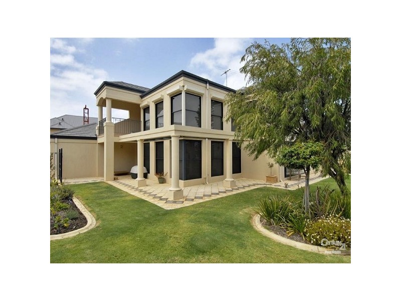 2 Kings Lynn drive, Mindarie WA 6030