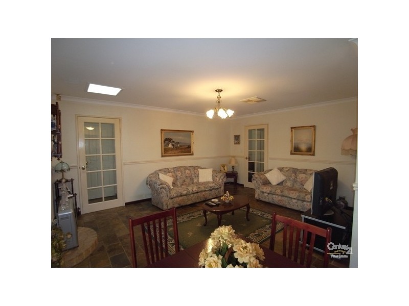 31 Stradbroke Gardens, Ridgewood WA 6030