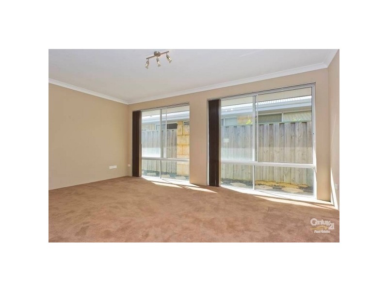 3 Holyhead Green, Mindarie WA 6030