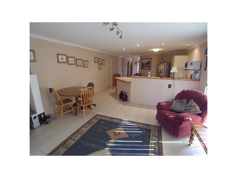 1/8 Crosshill Green, Kinross WA 6028