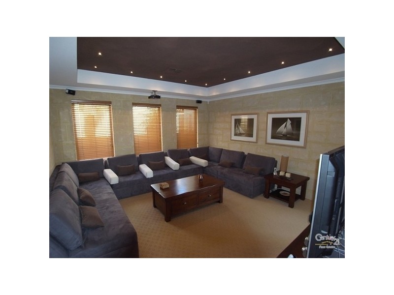 9 Hampshire Drive, Quinns Rocks WA 6030