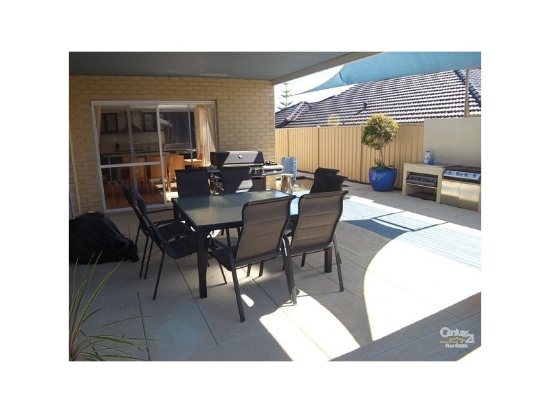 9 Hampshire Drive, Quinns Rocks WA 6030