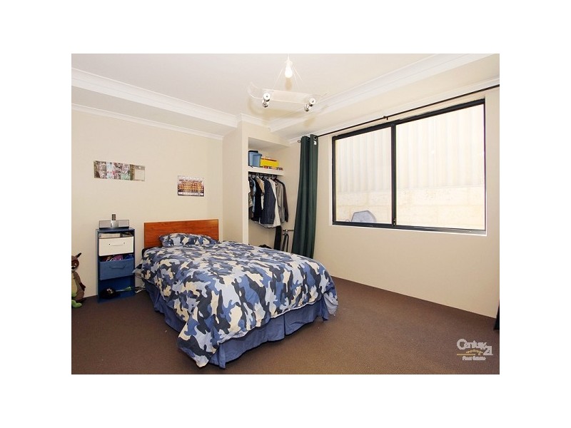 4 Hollyford Parade, Butler WA 6036