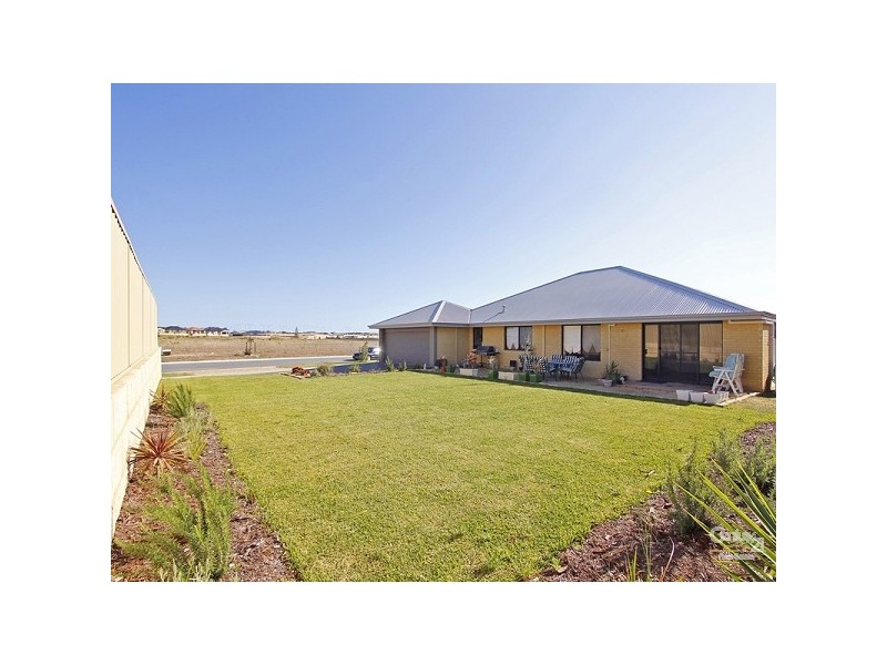 4 Hollyford Parade, Butler WA 6036