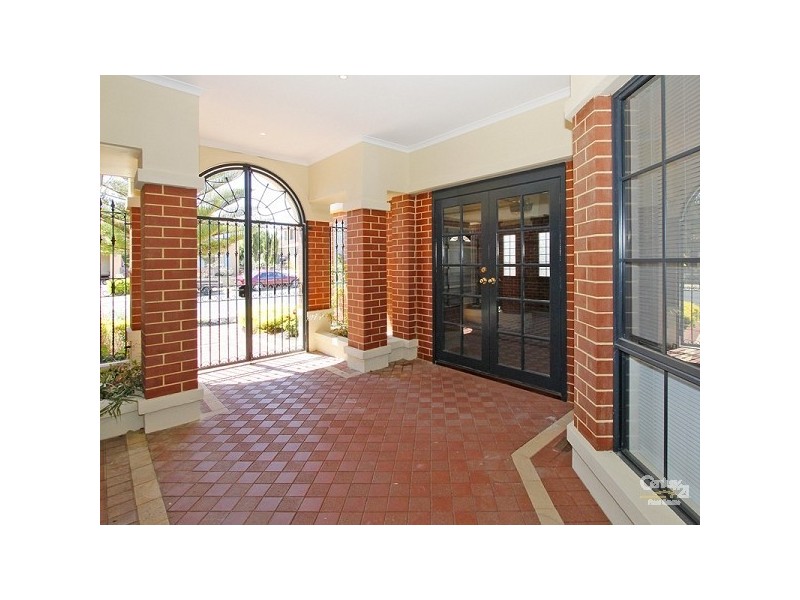 30 Rochester Drive, Mindarie WA 6030